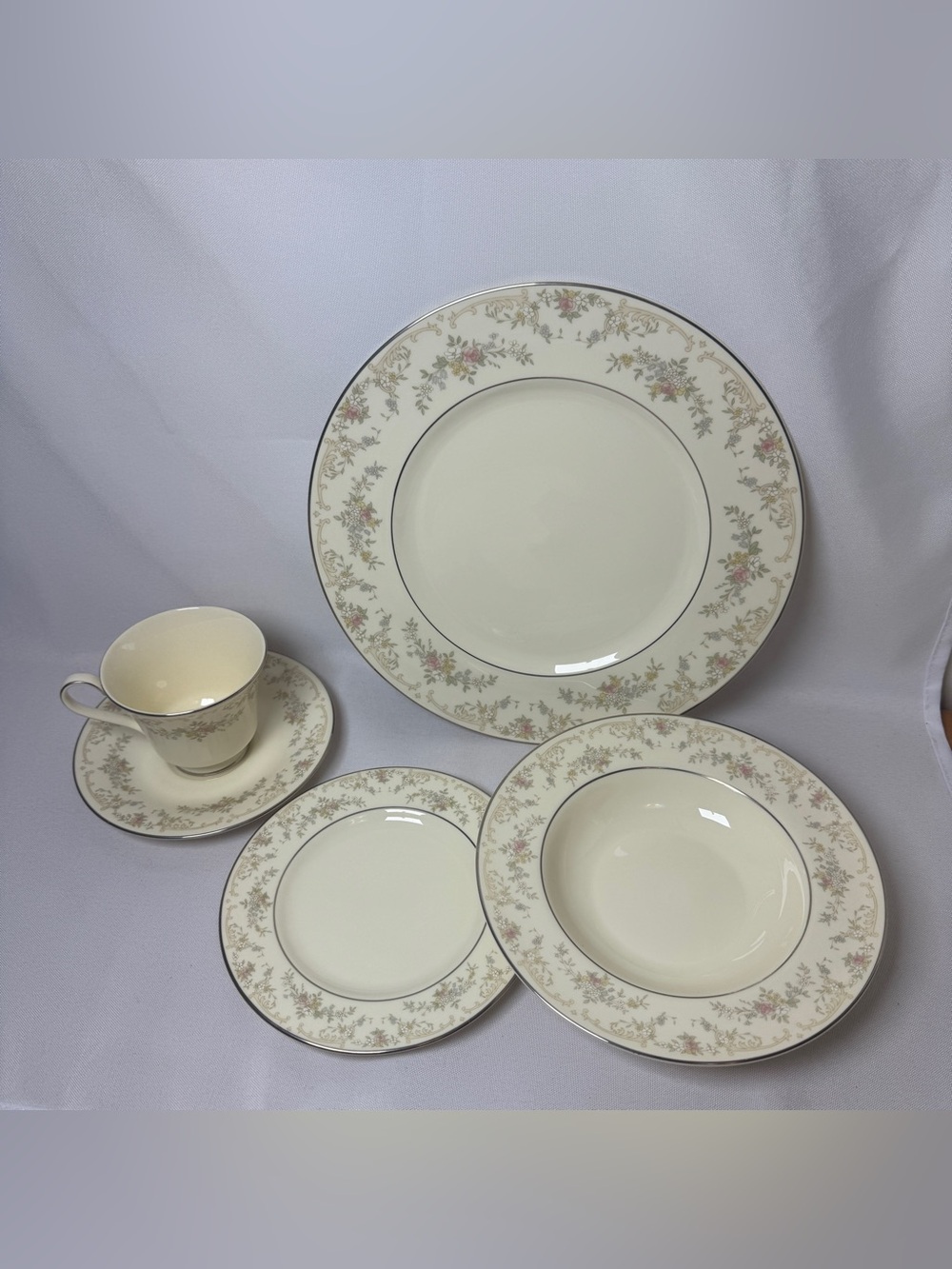 Royal Doulton Diana Romance Collection Single Place Setting Bone China 1981